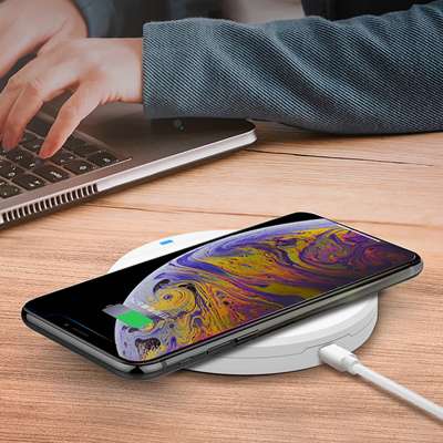 Multi-functional Office Supplies 10W Qi Fast Wireless Phone Charger Stand Fast Charging for iPhone X